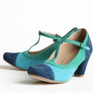 Chelsea Crew Malibu Retro T-strap 40s heel👗